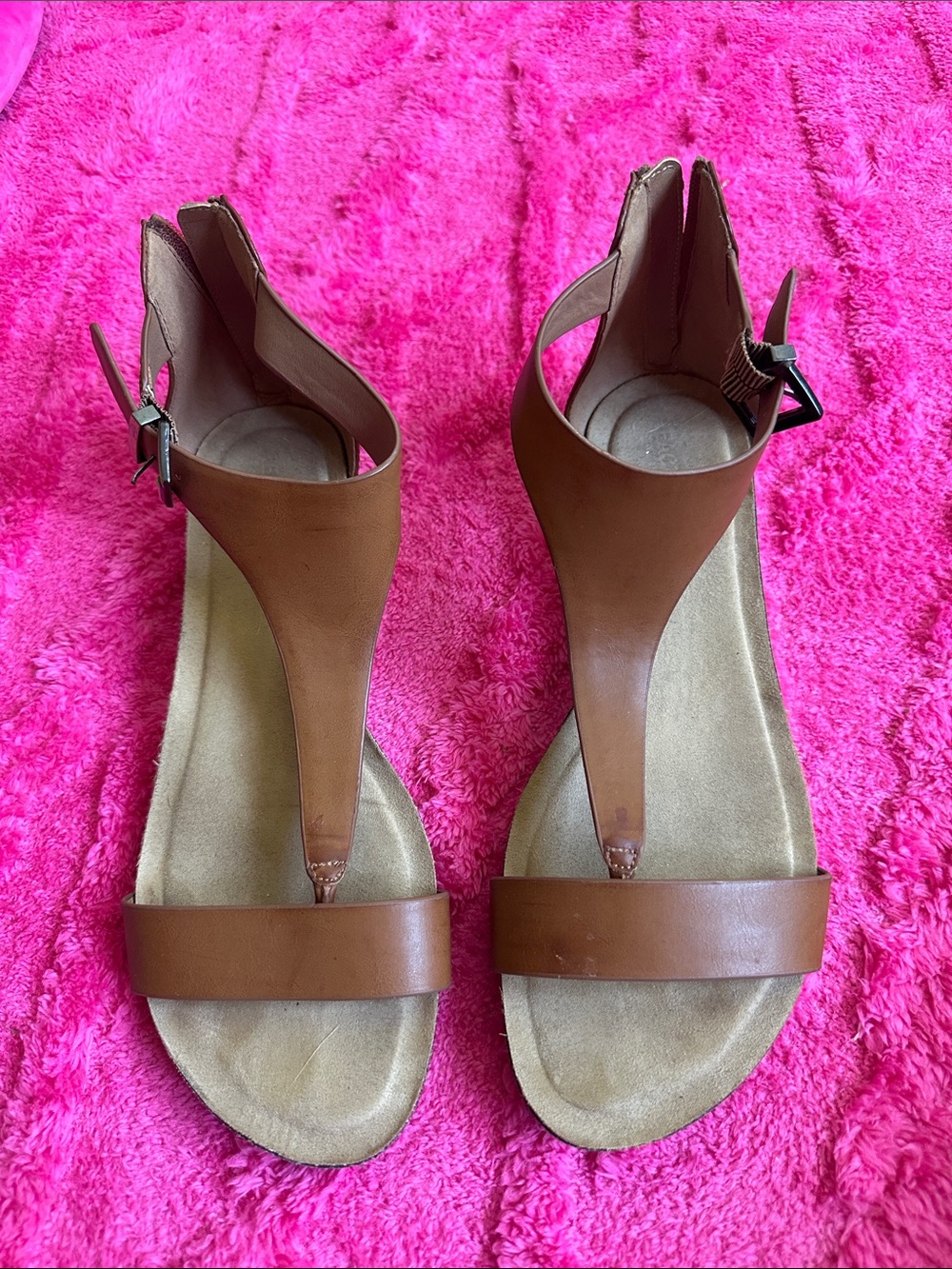 Kenneth Cole Reaction Brown T-Strap Sandals with Ankle Buckle
